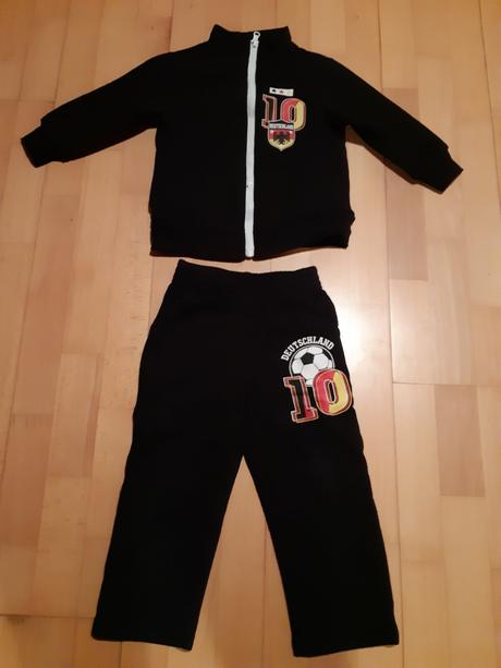 Veľmi pekná tepláková súprava, 104