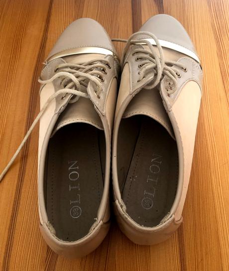 Béžové poltopánky so zlatým pásikom, 38