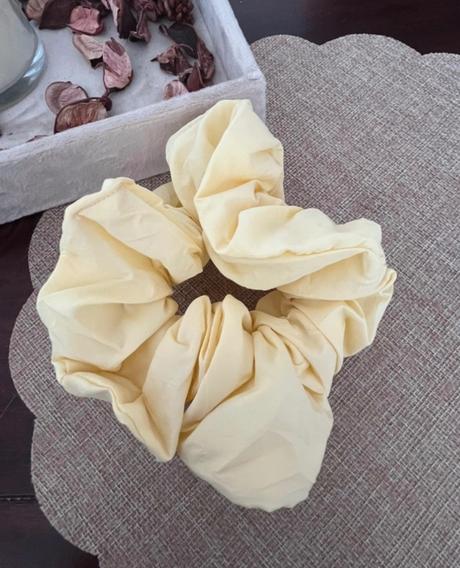 Veľká trendy bledoružová gumička, 