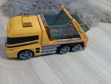 Auto na triedenie odpadu,