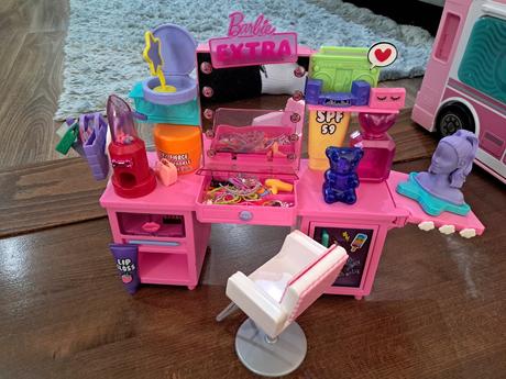 Barbie karavan,kon,kozmeticky stolik, 