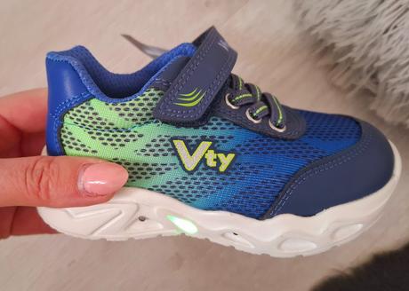 Svietiace tenisky vty akcia, 22