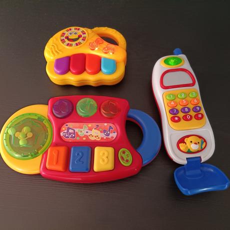 Hudobné hračky (klavír, telefón), 