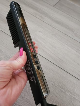 Elektrický výhrevný hrebeň s digitalnym displejom, 