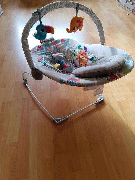 Vibrujuce kresielko bright starts,