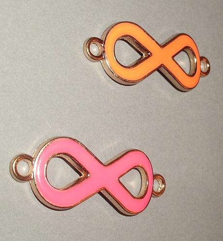 Kovový komponent v tvare ležatej osmičky, 