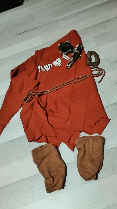 Kostým praveký muž, 