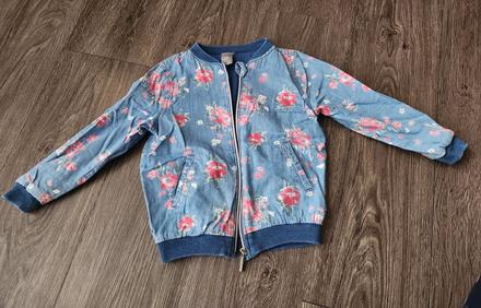 Pekná prechodná bombera, 104