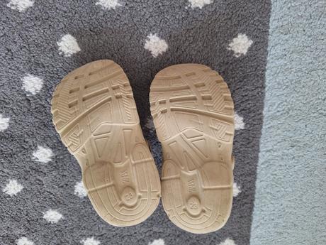 Gumene slapky typu "kroksy", zara,23