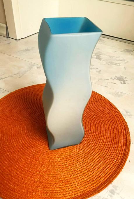 Sklenená tieňovaná váza - vlnovka, 