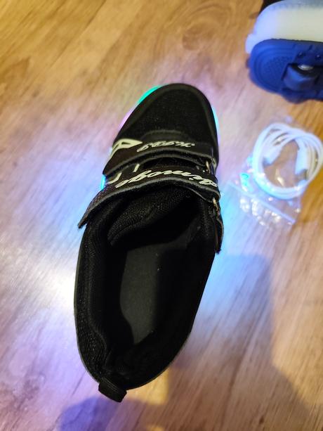 Tenisky na kolieskach, 35