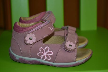 Celokoženné sandálky zn.kovo, top stav, humanic,22