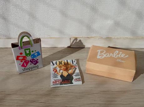 Módna bábika hnedovláska s doplnkami, 