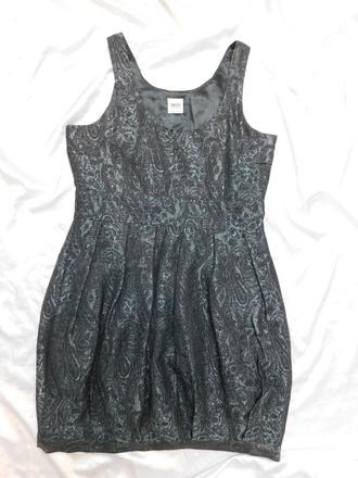 Kvalitne velmi pekne saty na slavnost, 38