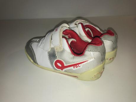 Bielo červené tenisky na suchý zips, 24