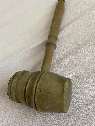 Tĺčik na mäso starožitný,