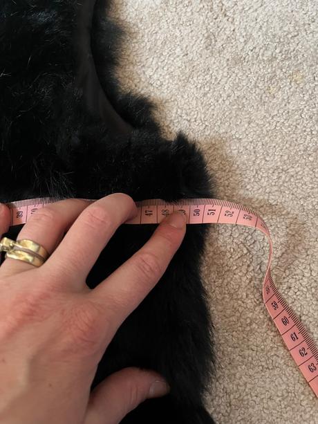 Cierna vesta z pravej kozusiny, m