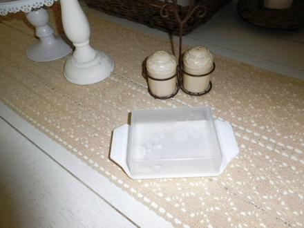 Kvalitná maselnička- nádoba na maslo super stav,