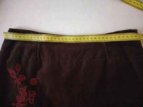 Zaujímavá, dizajnérska sukňa, s