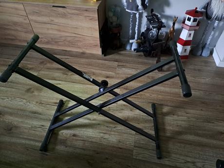 Stojan na klavír alebo syntetizator, 