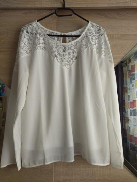 Raz oblečená blúzka, 38