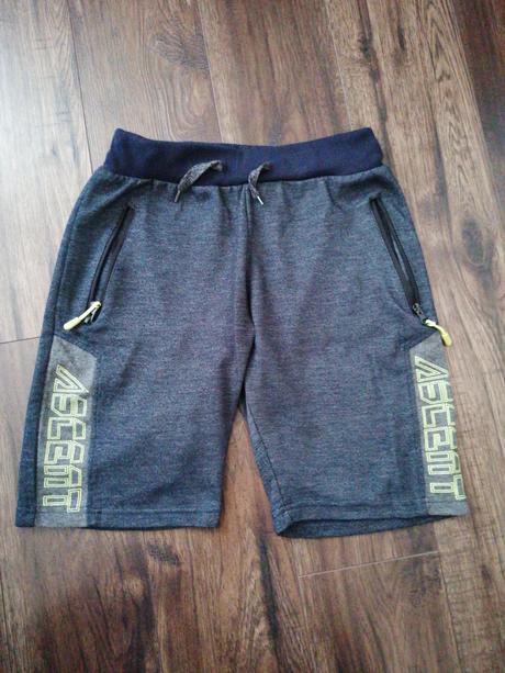Šortky, grace,152