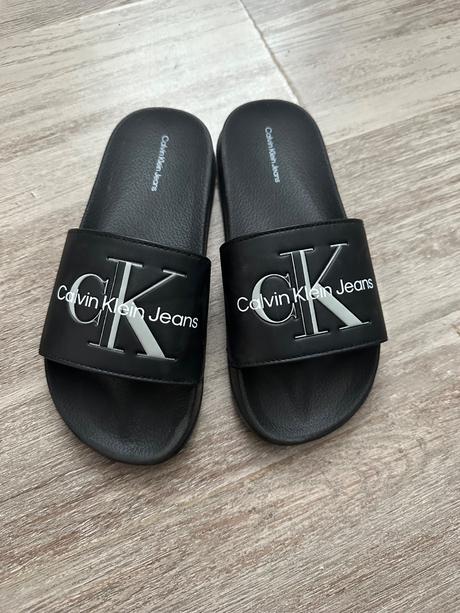 Nove slapky ck 36, 36