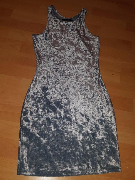 Zamatove saty forever 21, s