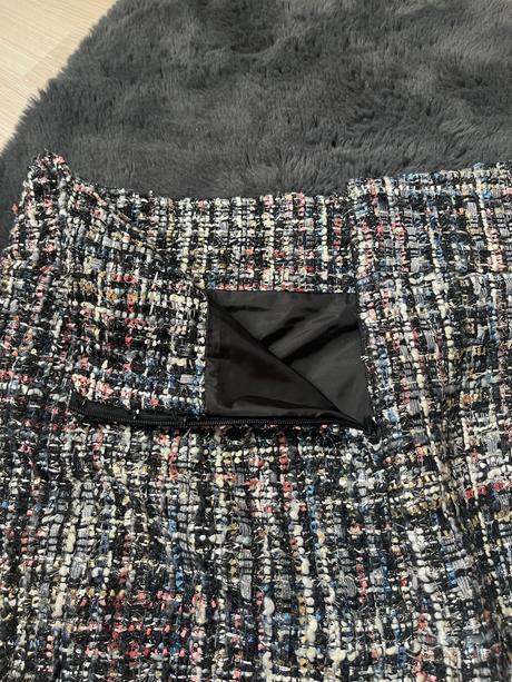 Tvidová tmavá mini krátka sukňa s gombikmi, m