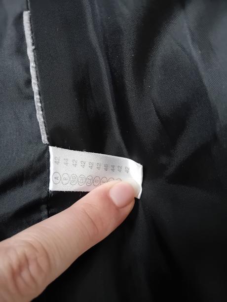 Čierny kabát, yessica,42