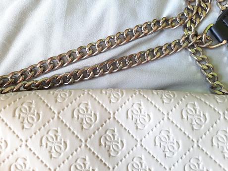 Kabelka guess, guess