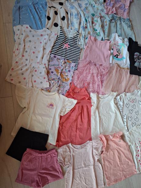 Predám balík oblečenia pre dievčatko veľm122/128, 122–134