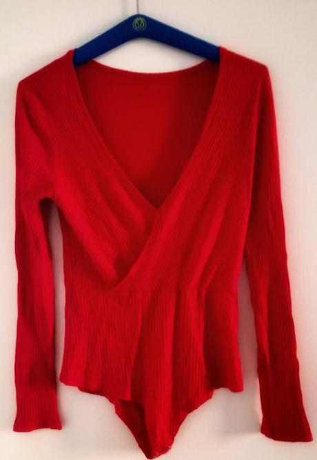 Dámske zavinovacie body červenej farby (nové) vel., l