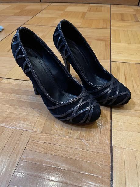 Elegantné čierne lodičky s trblietavým detailom, 38