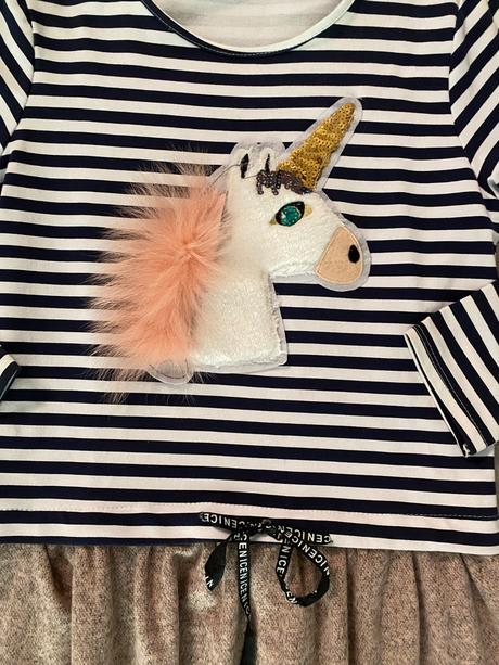 Šaty s jednorožcom, 164