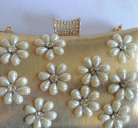 Spolocenska zdobena kabelka zlata,