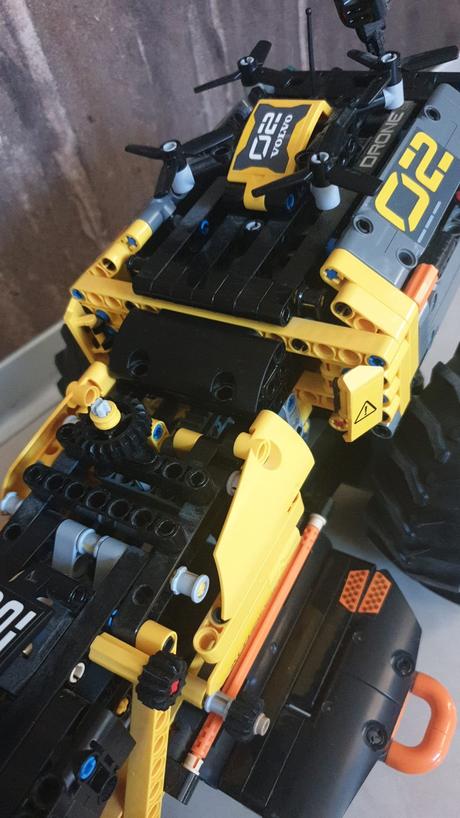 Lego technic 42081 volvo  kolesový nakladač, 