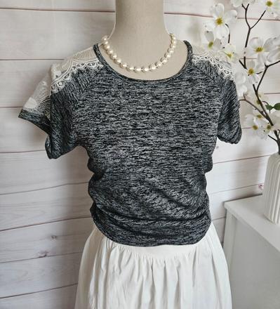 Pekné tričko s krajkou, s