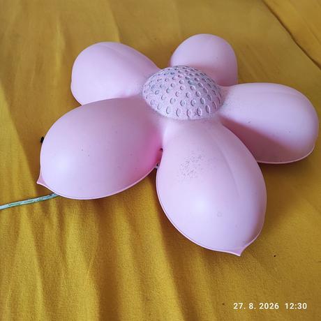 Lampa na stenu,