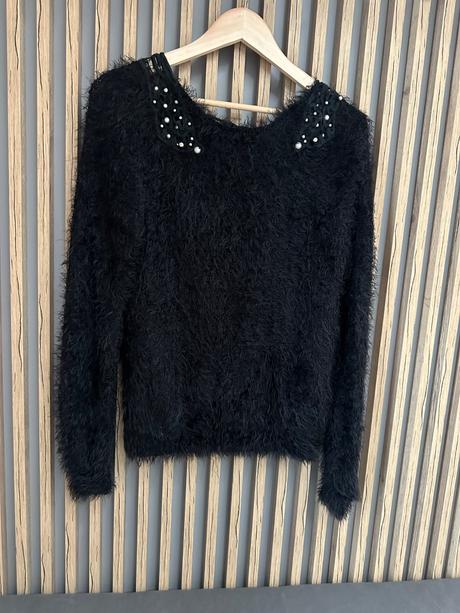 Teplý pulóver s perlami, s