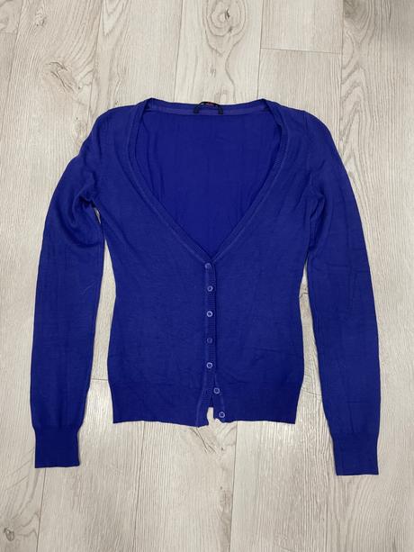 Svetrík s gombíkmi, bershka,s