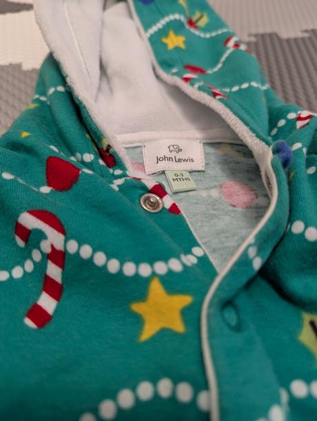 Overal v štýle vianočného stromčeka, 56