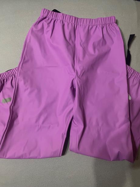 Nohavice do dažda, 140