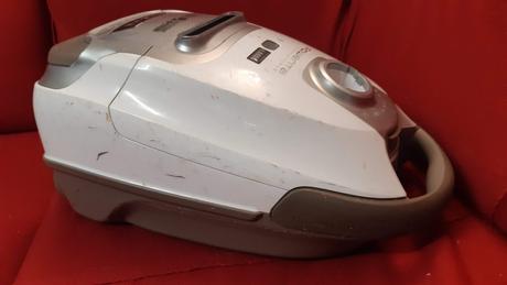 Predám vysavač rowenta model ro6477a funkčný., rowenta