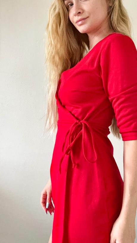 Červene saty, gate,m