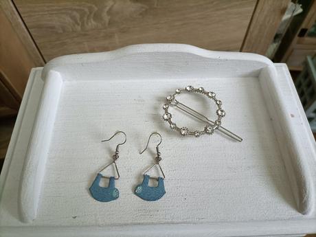 Krásne náušnice od značky paráda plus sponka zdarm,