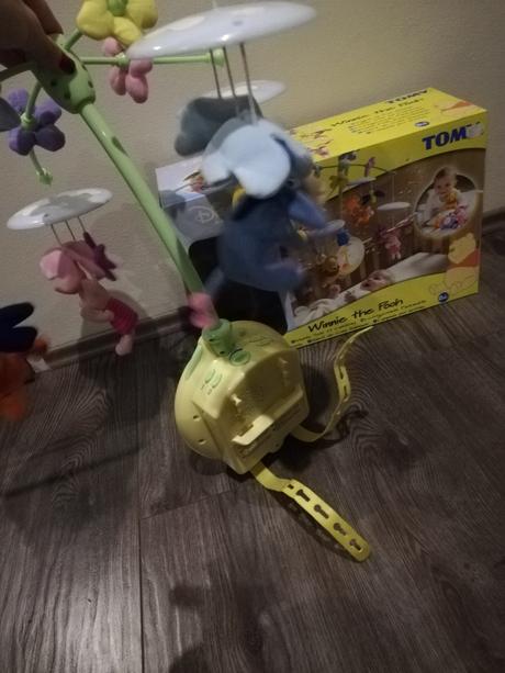 Kolotoč nad postieľku macko pu zn. tomy,