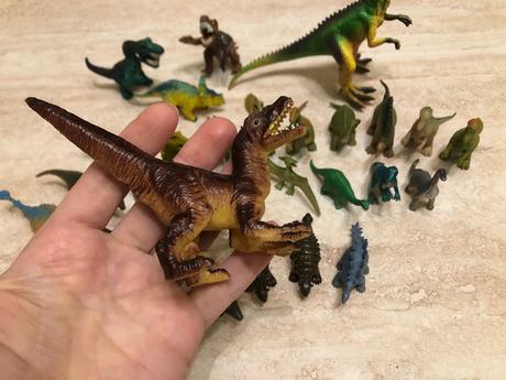 Dinosaury, 30 kusov, cena spolu, 