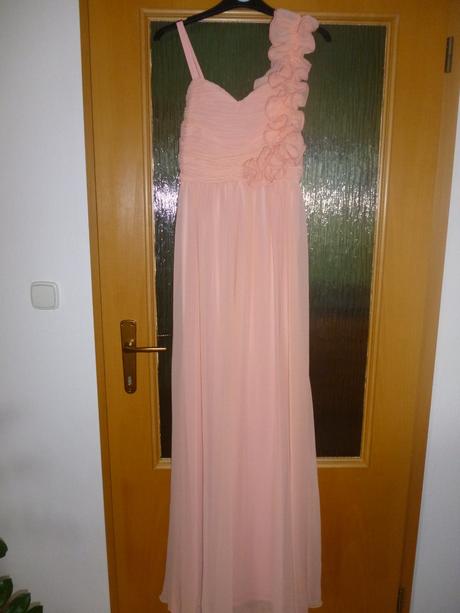 Príležitostné šaty., 38