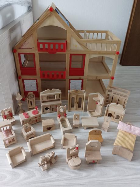 Drevený domček s príslušenstvom, 